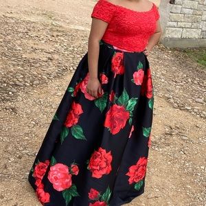 I’m selling a two piece prom dress